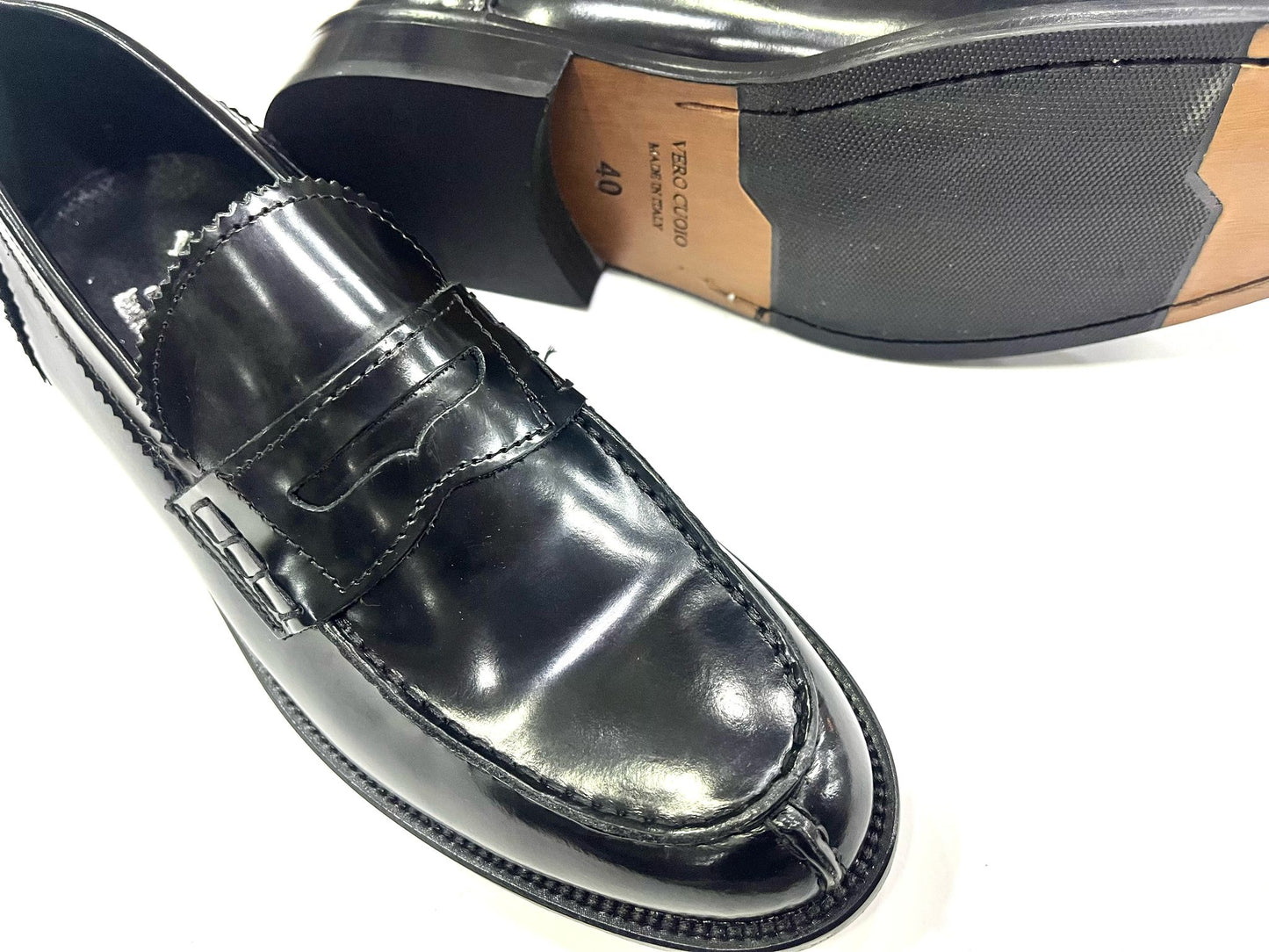 College Uomo โ Eleganza Italiana in Pelle Abrasivata