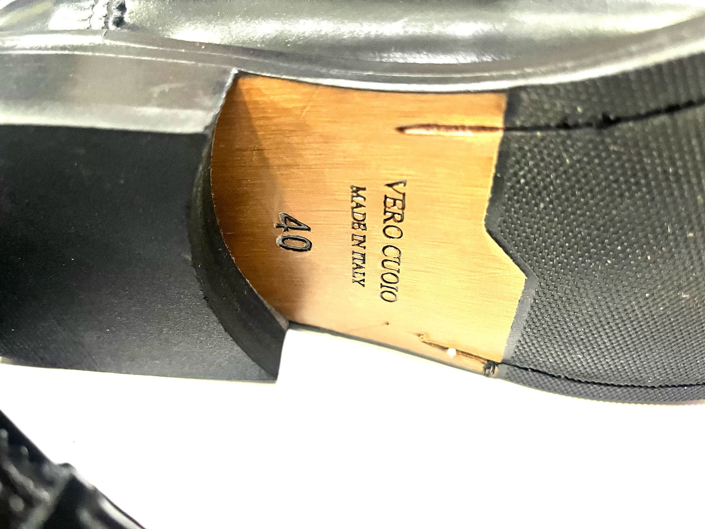 College Uomo โ Eleganza Italiana in Pelle Abrasivata