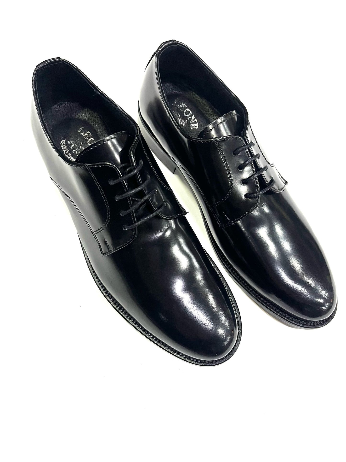 Stringata Classica โ Eleganza Made in Italy